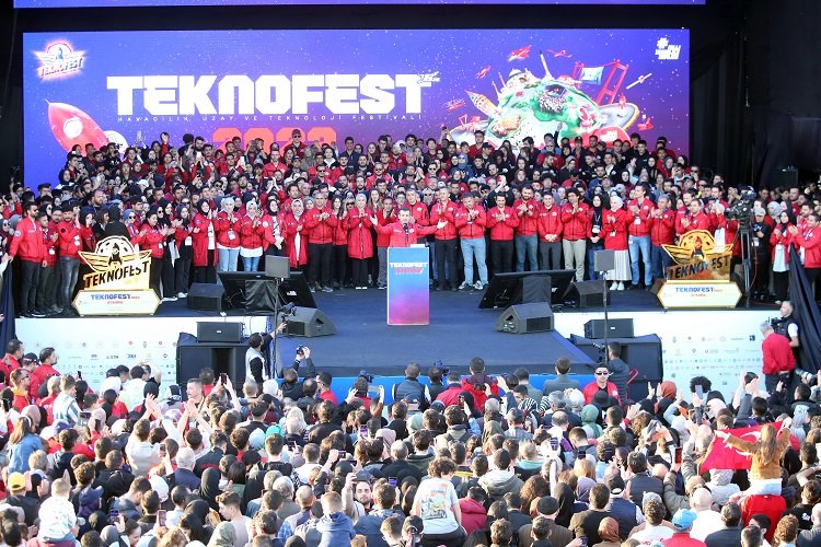 Milyonlar TEKNOFEST'te bulutşu -