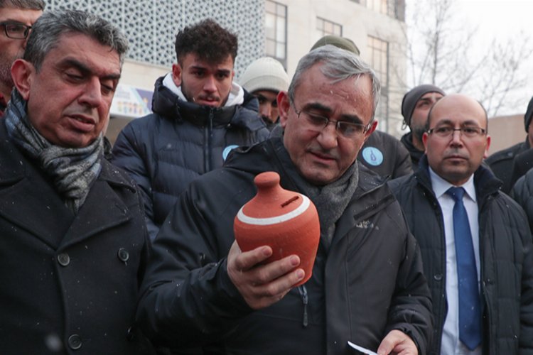 Minik Belinay kumbarasını Kütahya'dan depremzedelere yolladı -