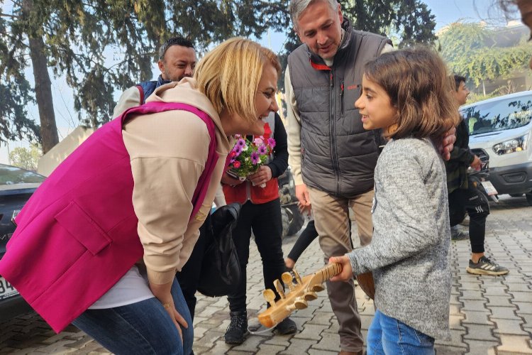 Minik Hena 'Gesi Bağları' ile gönüllere dokundu -