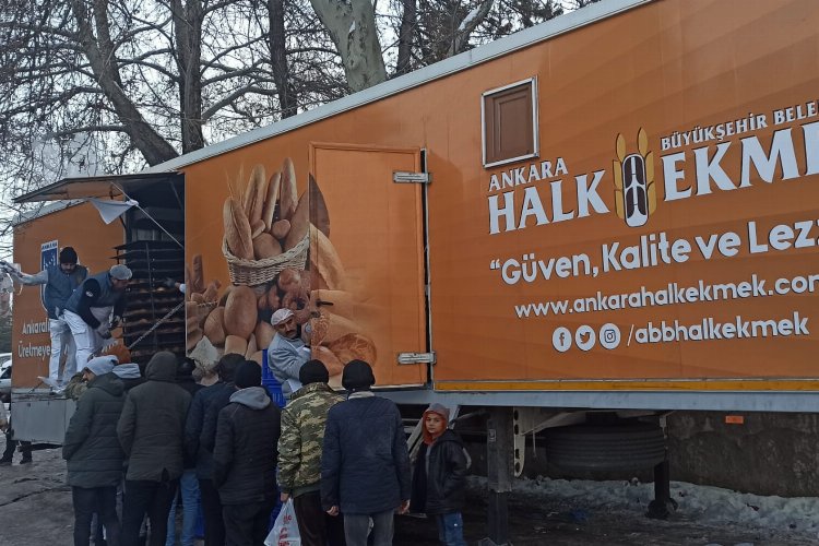 Mobil fırınlardan depremzedelere sıcak ekmek -