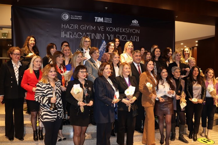 Moda endüstrisinin yıldızları ödüllerine kavuştu -