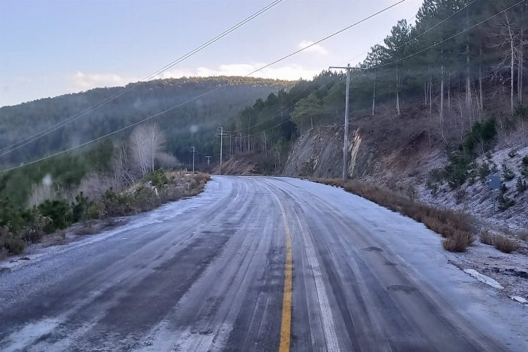 Muğla buzlanmaya karşı tuzladı -