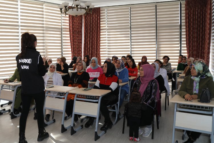 Narkotikten annelere uyuşturucu semineri -