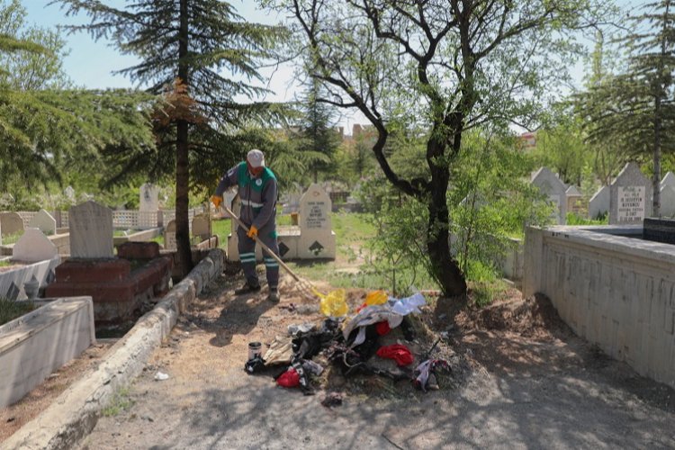 Nevşehir Belediyesi'nden mezarlık mesaisi -