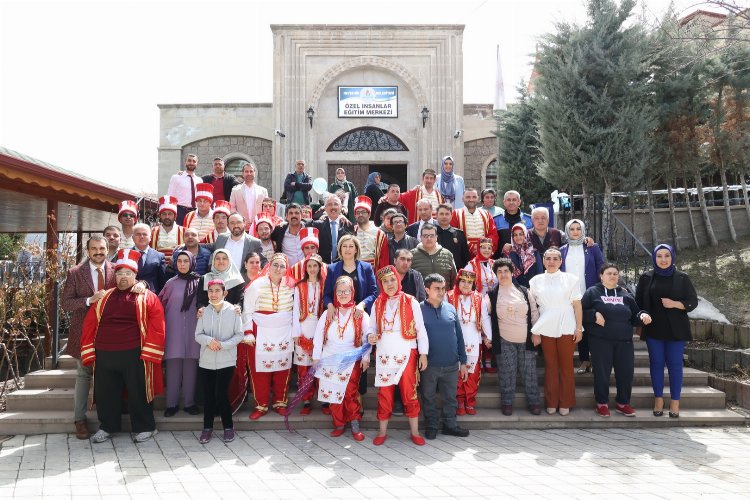 Nevşehir'de otizme mavi balonlu farkındalık -