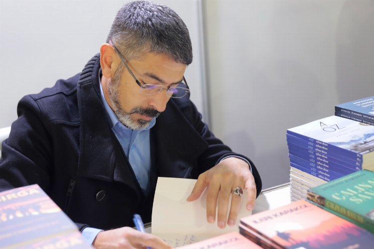 Nevşehir Kitap Fuarı'nda Behçet Alkan'dan imza günü