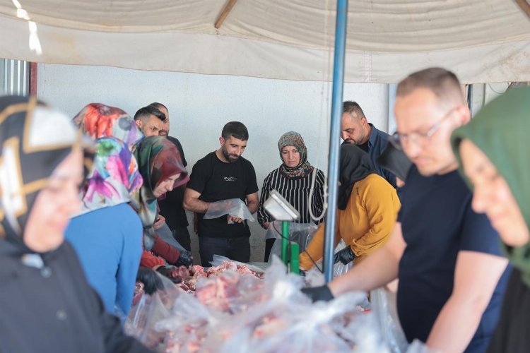 Nevşehir Belediyesi'nden ihtiyaç sahiplerine kurban desteği -