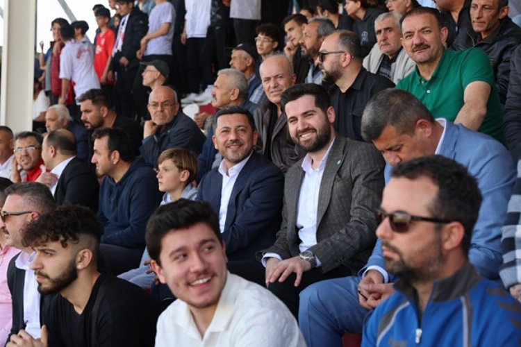 Nevşehir Belediyespor taraftarları Arı’yı bağrına bastı -