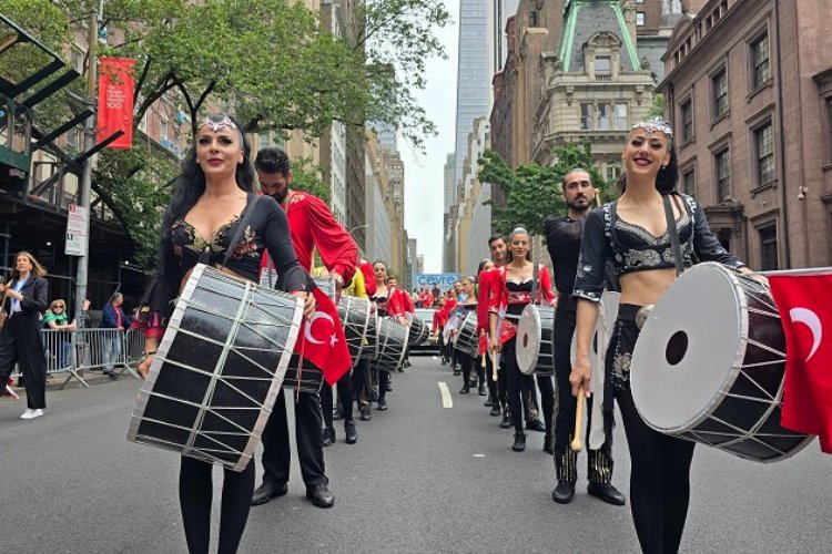 New York, Türk bayraklarıyla donatıldı -