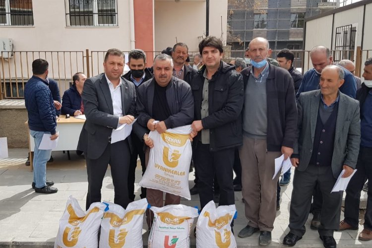 Niğde'de nohut tohumu çiftçiye hibe edildi -