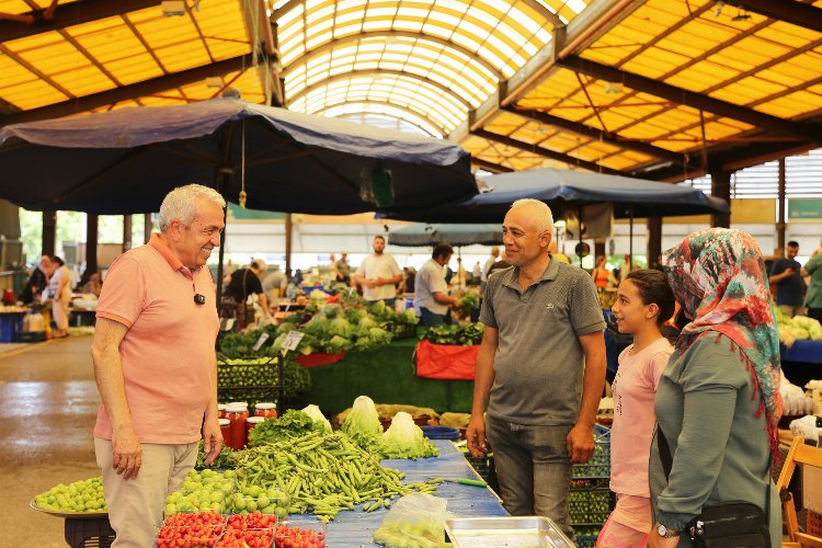 Nilüfer'de hem çiftçiye hem de vatandaşa kazandıran pazar -