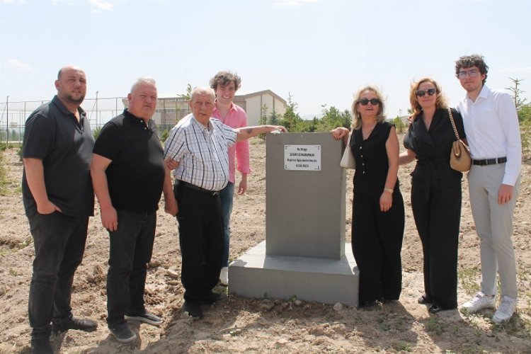 NNYÜ ‘den Kurucu Mütevelli Heyet Başkanı Özhamurkar’a plaket -