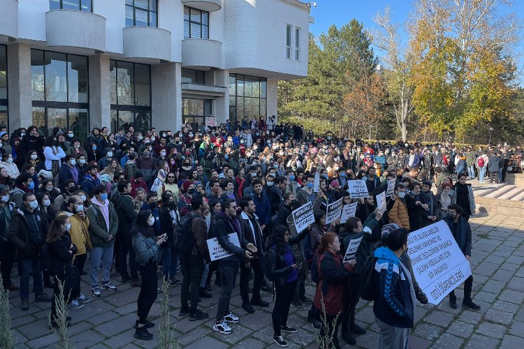 ODTÜ'lü öğrencilerden 'yemekhane' eylemi!