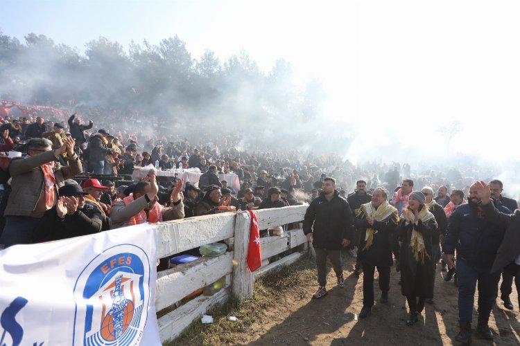 Onbinlerce deve tutkunu Efes Selçuk'ta buluştu -