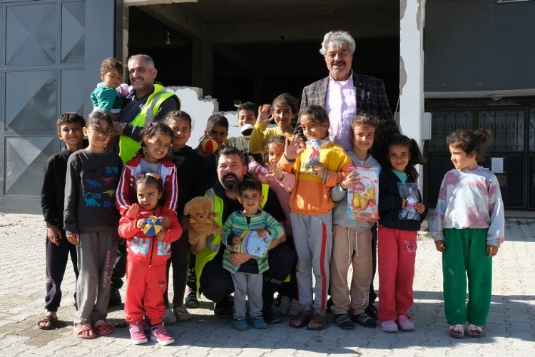 Oyuncaklar depremzede çocukların ilacı -