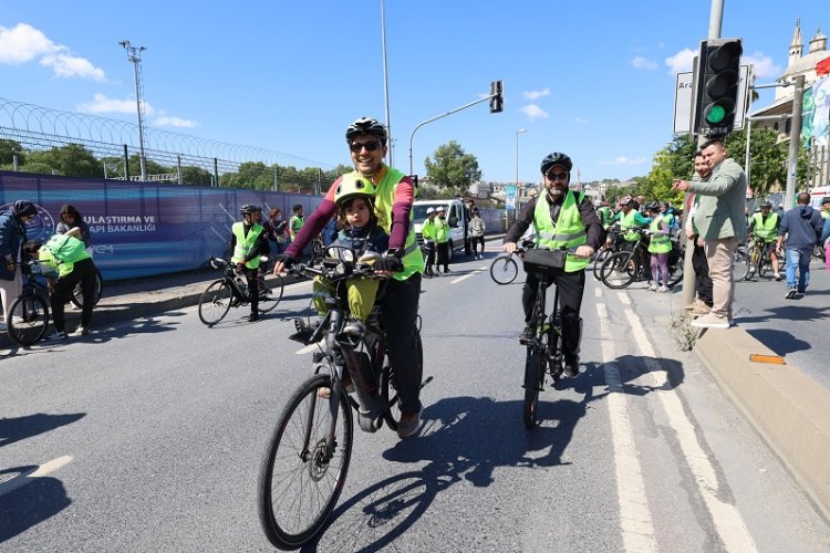 Pedallar eş zamanlı çevrildi -