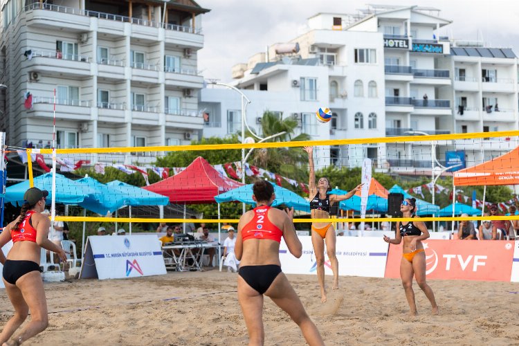 Pro Beach Şampiyonası nefes kesiyor -