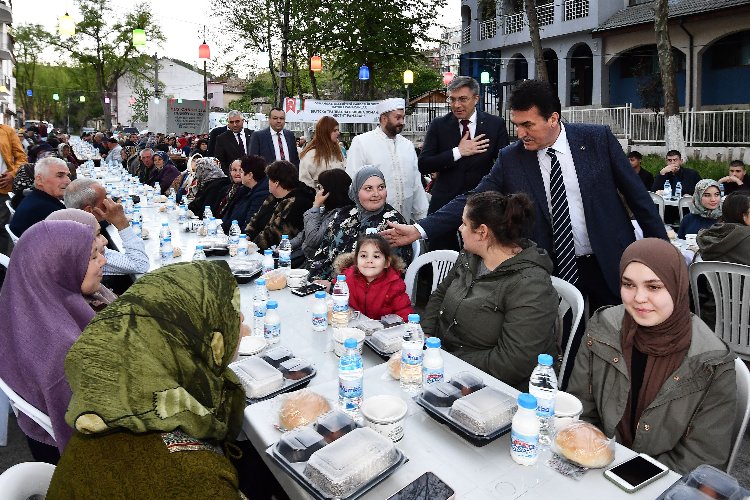 Ramazan’ın bereketi Osmangazi ile Balkanlar’a taştı -