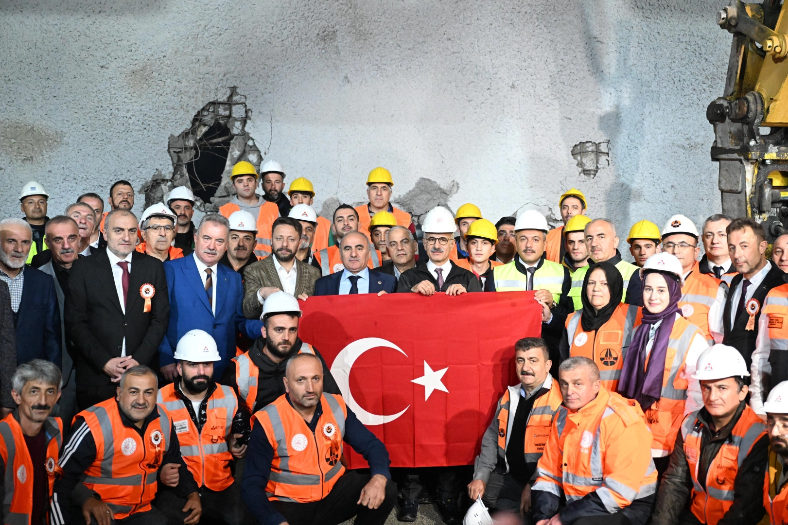 Rize Çamlıhemşin Tüneli'nde ışık göründü -