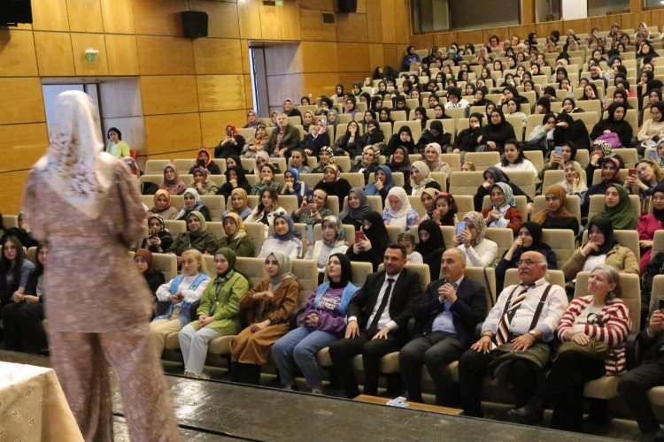 Rize'de Hatice Kübra Tongar'a yoğun ilgi -