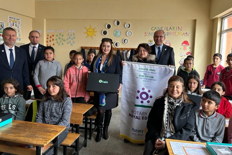 Rotary okullara 'Bilim Setleri' dağıtıyor -