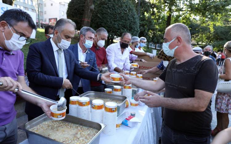 RUMELİSİAD'dan aşure ikramı