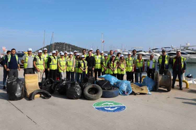 Sahile ve denize atılanlar hayretler içinde bıraktı -