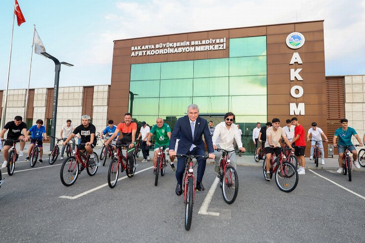 Sakarya'da genç sporcularına bisiklet ödülü -