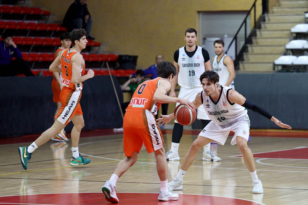 Sakarya son saniye basketiyle ilk galibiyeti aldı -