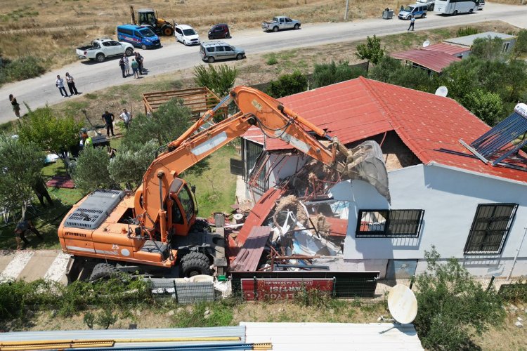 Seferihisar Belediye Başkanı'ndan tartışmalı yıkım kararı -