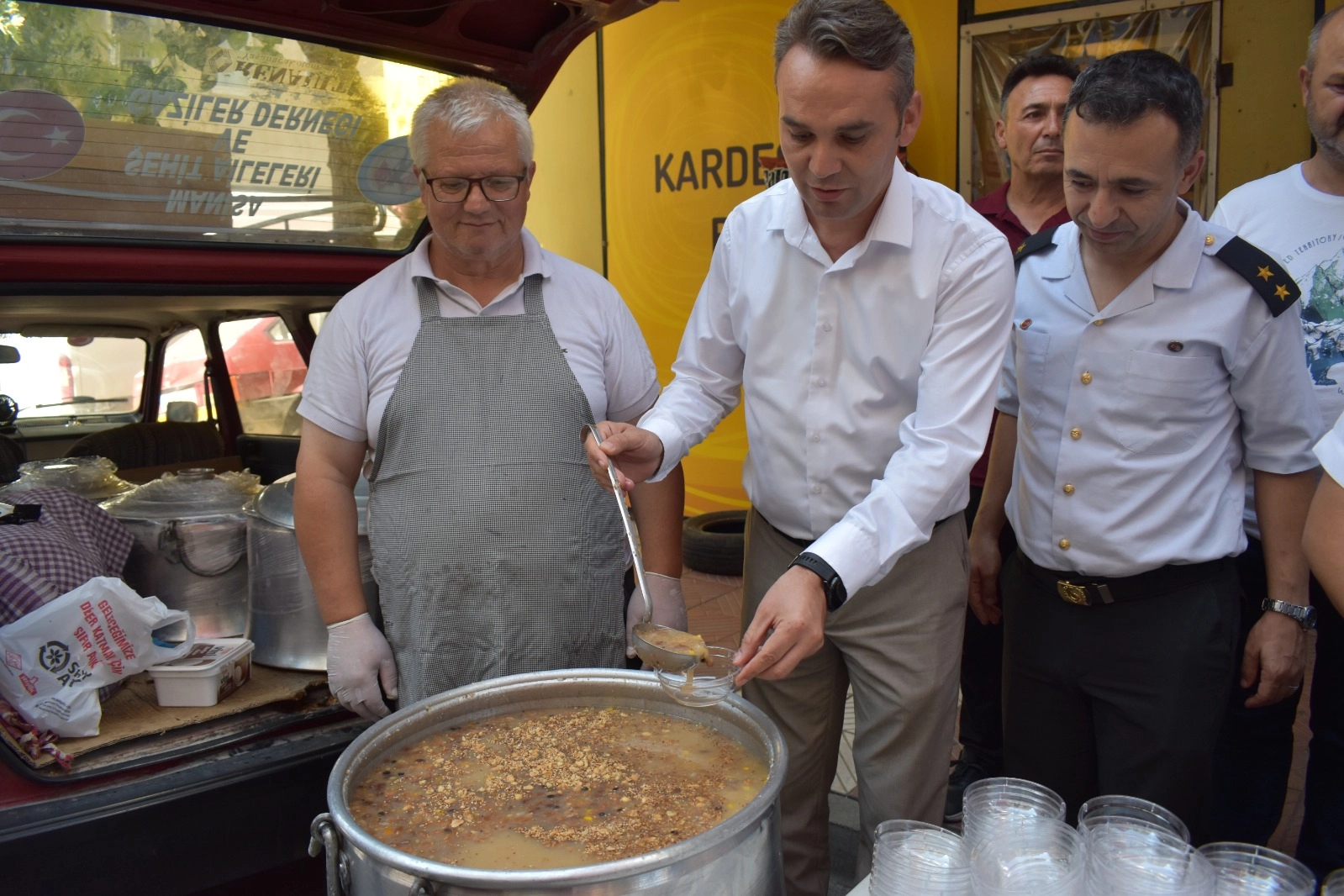 Şehit Aileleri Ve Gaziler Derneğinden aşure  hayrı -