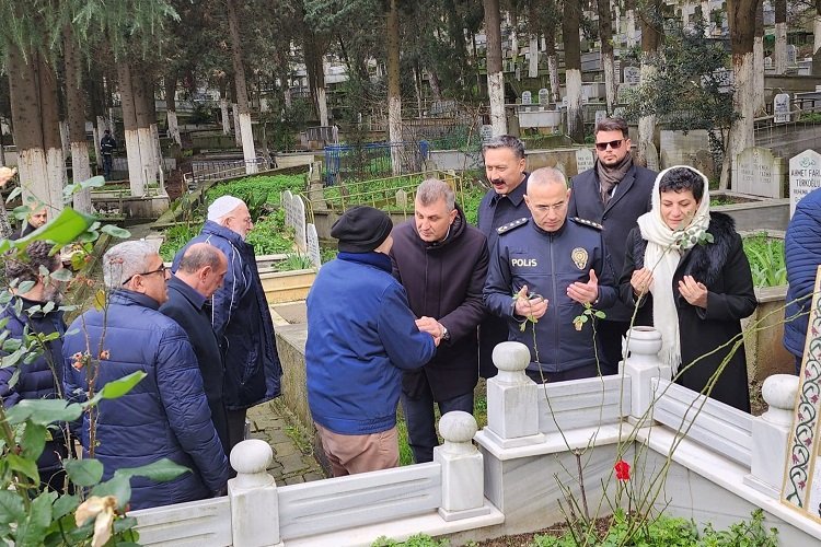 Şehit Demircan kabri başında dualarla anıldı -