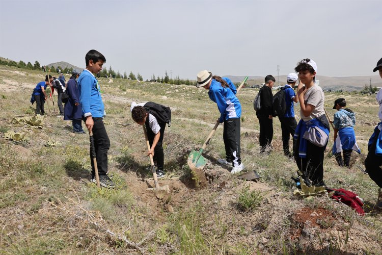 Selçuklu’da fidanlar toprakla buluştu -