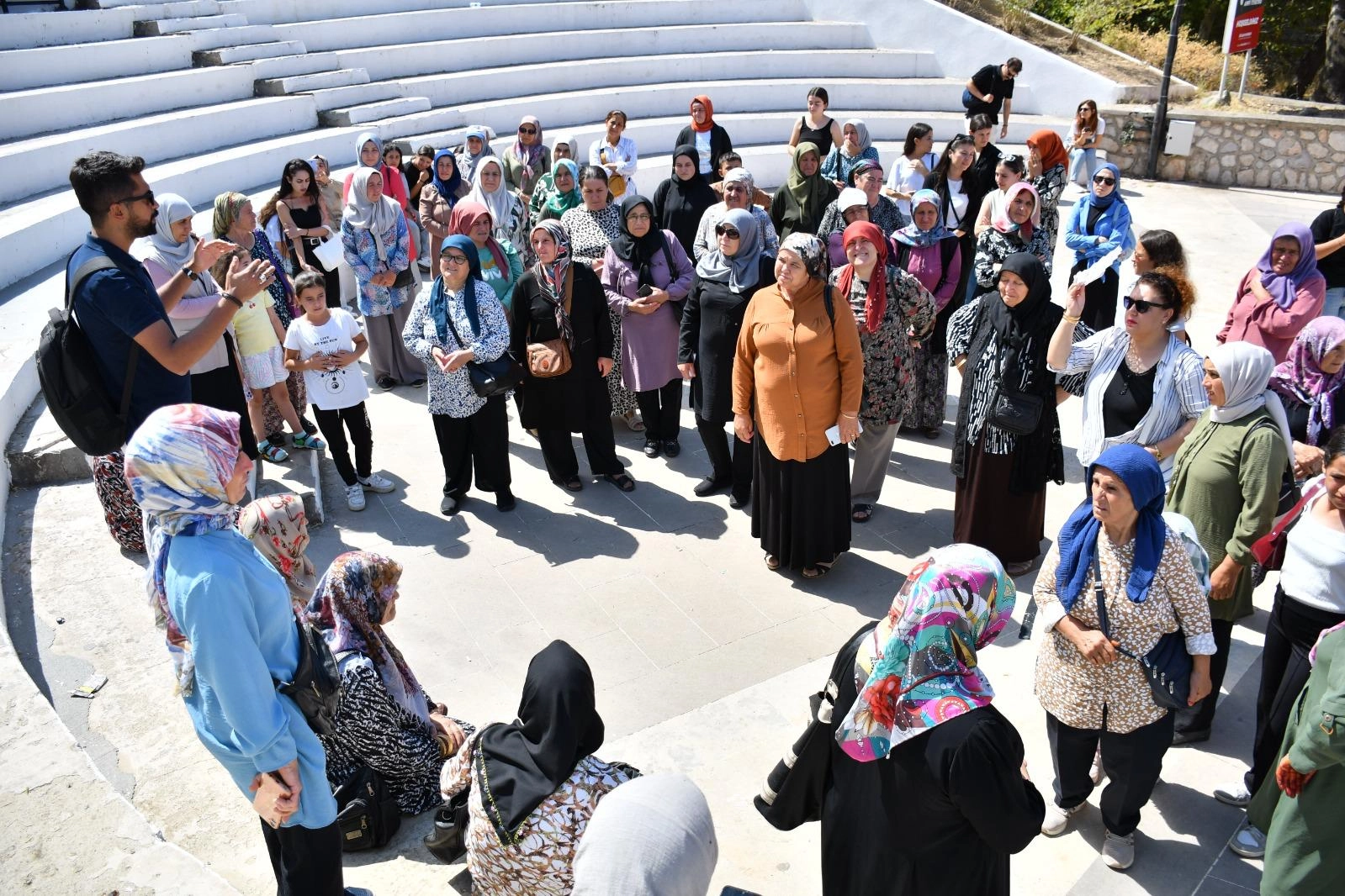 Selendili kadınlar Manisa’nın tarihine yolculuk etti -