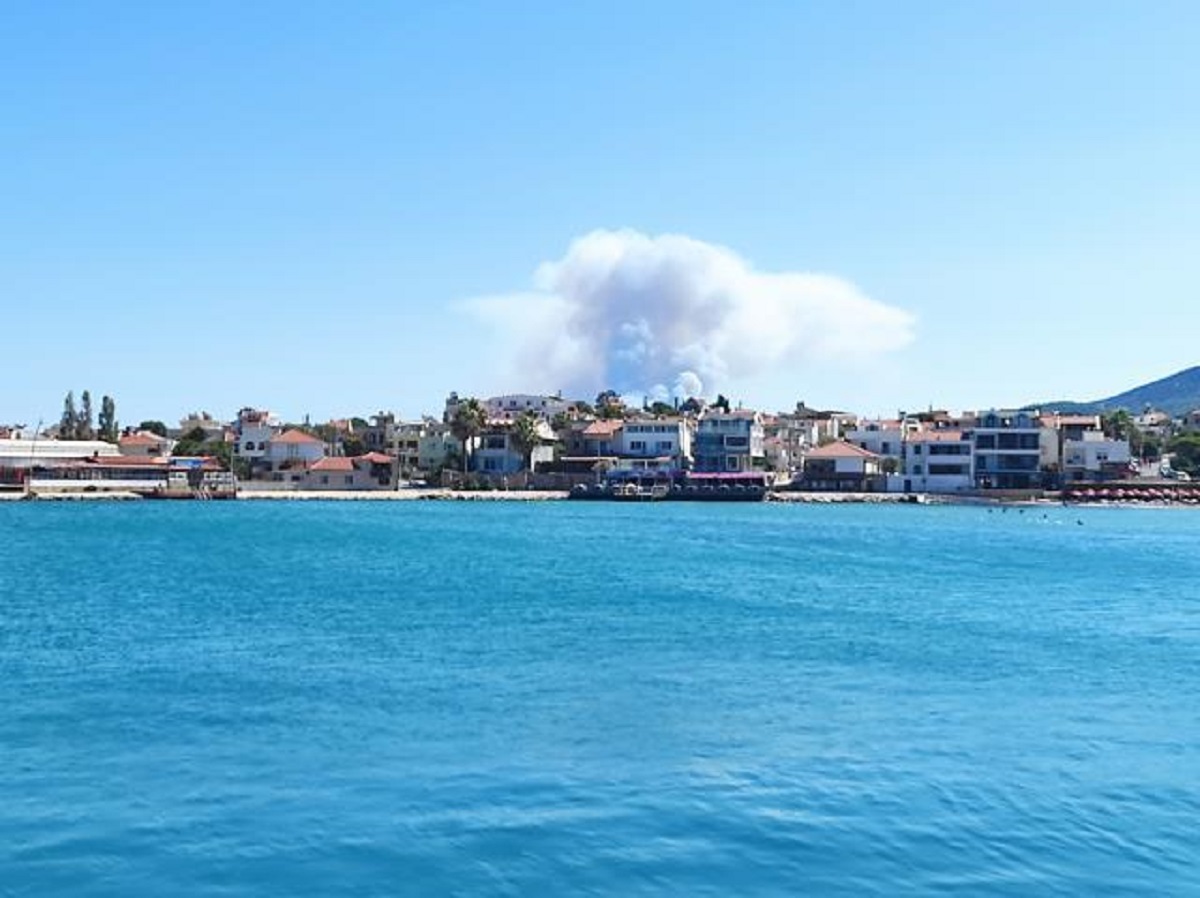 Şimdi de Urla alev altında