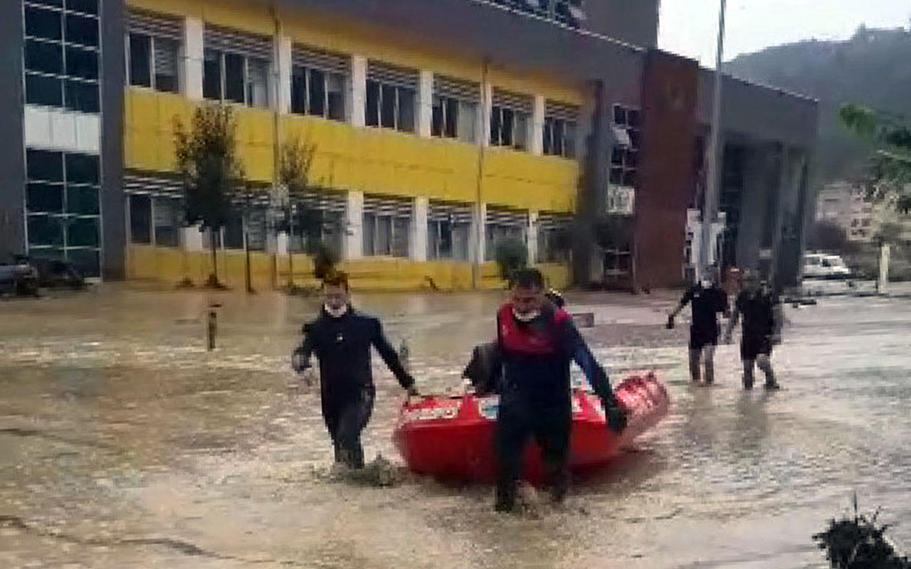 Sinop Babaçay’da ekipler 9 kişilik aileyi son anda kurtardı