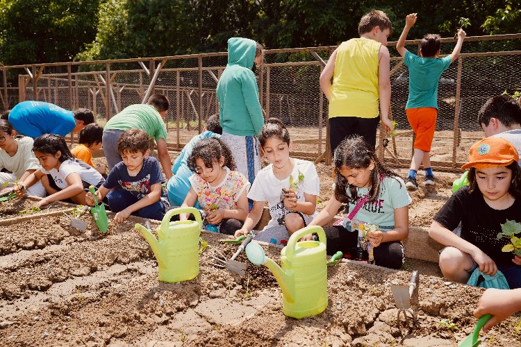 Üsküdar'da fideler toprakla buluştu -