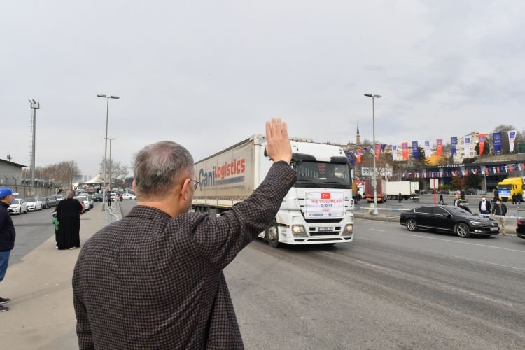 Üsküdar'dan İdlib'e 100 tırlık yardım konvoyu yola çıktı -