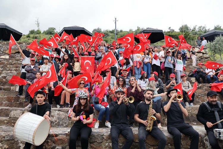 Talas'ta mesire alanında çevre mesajı -