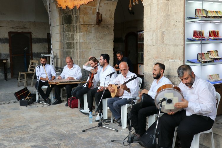 Tarihi Gümrük Hanı’nda Urfa ezgileri yankılandı -