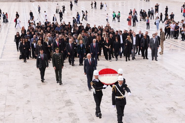 TEV 57'nci yılında Ata'nın huzurunda -