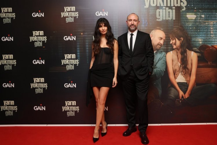 Tuba Büyüküstün ve Halit Ergenç'i buluşturan diziye muhteşem gala -