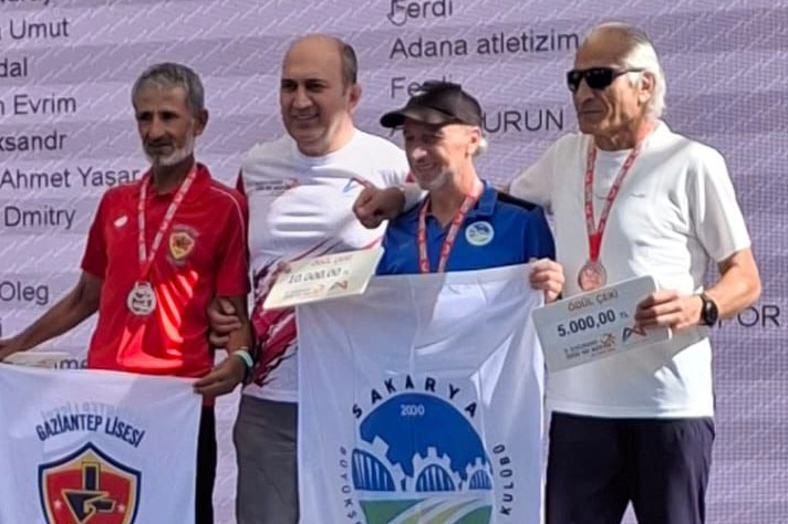 Uluslararası maratonda birincilik kürsüsü Ali Turan’ın -