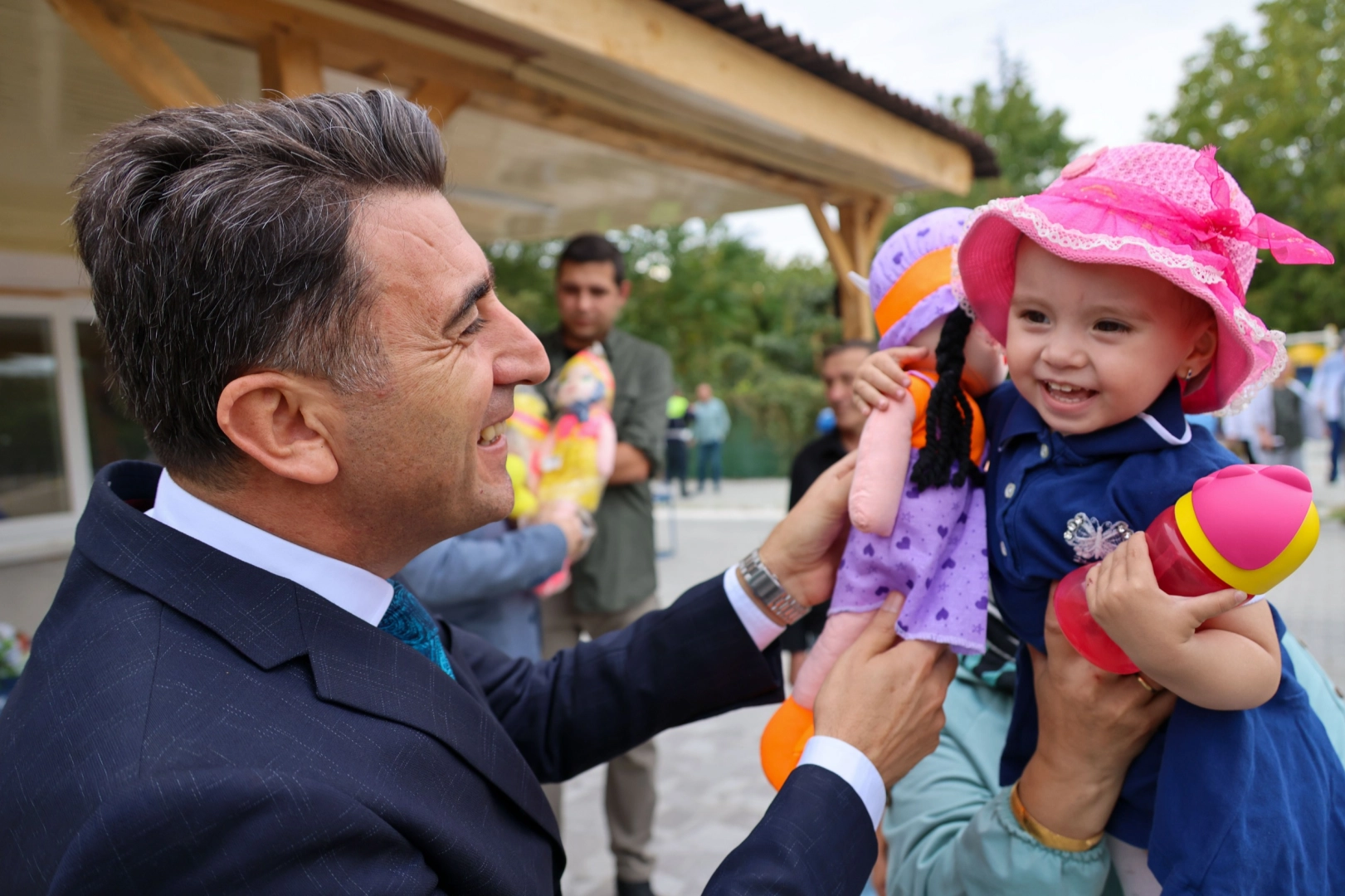 Vali Aygöl'den doğal, samimi, içten tavır -