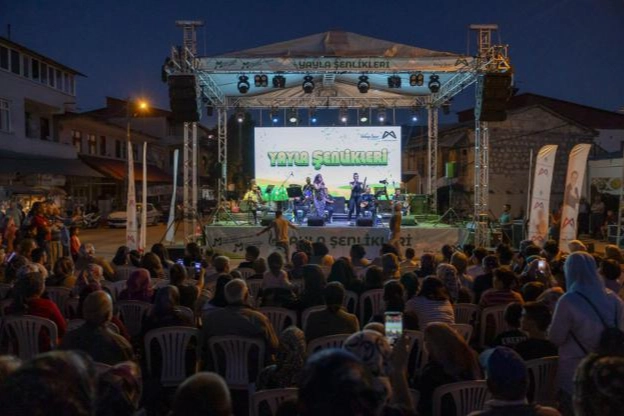 Yaylalarda akustik konsere büyük ilgi -