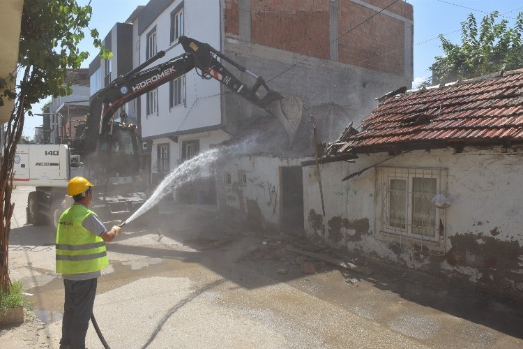 Yıldırım'da metruk binalara karşı çalışmalar devam ediyor -