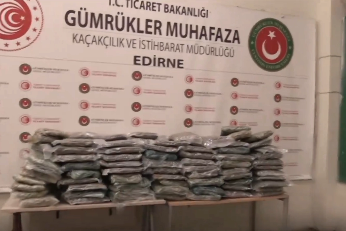 Zehir tacirlerine darbe üstüne darbe! 3 ayrı operasyonda 530 milyon TL'lik uyuşturucu madde -