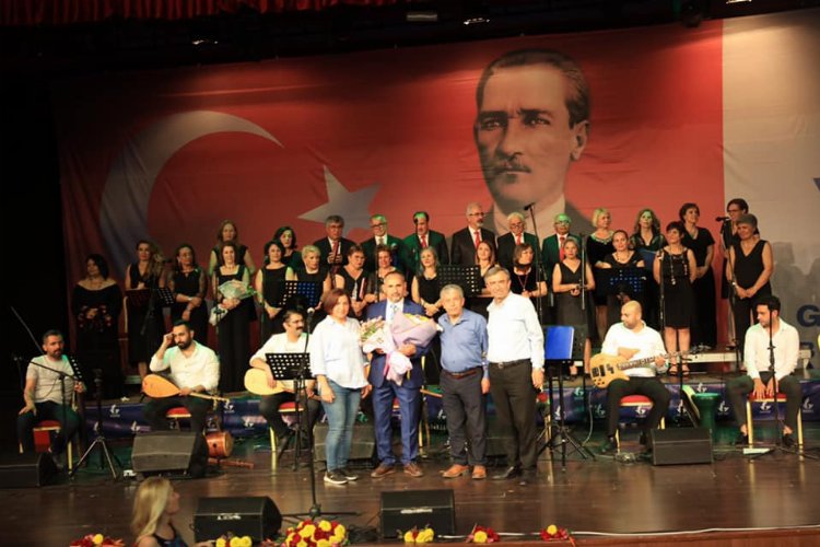 İzmir Güzelbahçe Türk Halk Müziği Korosu’ndan muhteşem konser -