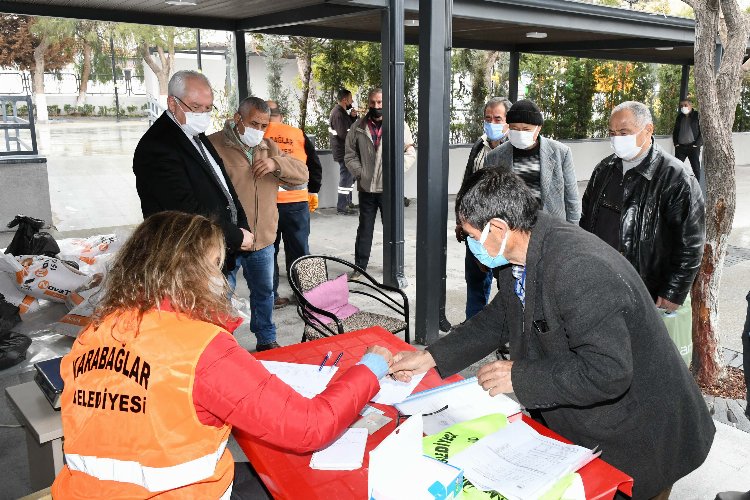 İzmir Karabağlar Belediyesi'nden üreticiye gübre desteği -