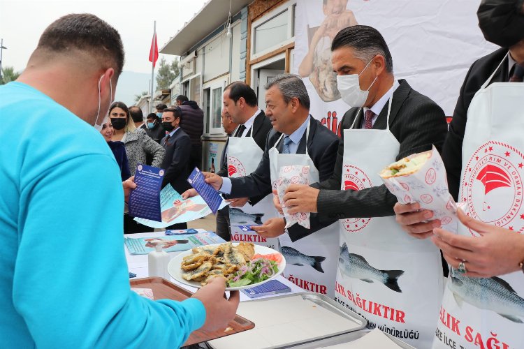 İzmir Narlıdere'de 'Balık Sağlıktır' etkinliği